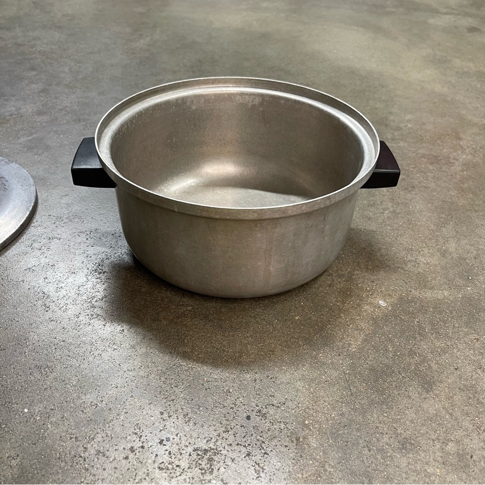 Vintage Regal Ware Accent II 4 Qt Aluminum Dutch Oven w Lid - Picture 4 of 9